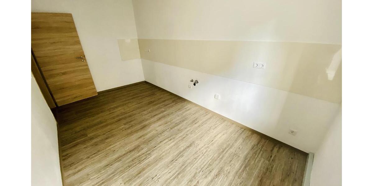 Modernes Bad und Balkon - 4 Raum Wohnung mit Wanne und Dusche zu vermieten! - Etagenwohnung Gera Alt-Bieblach | Angebot:27224966