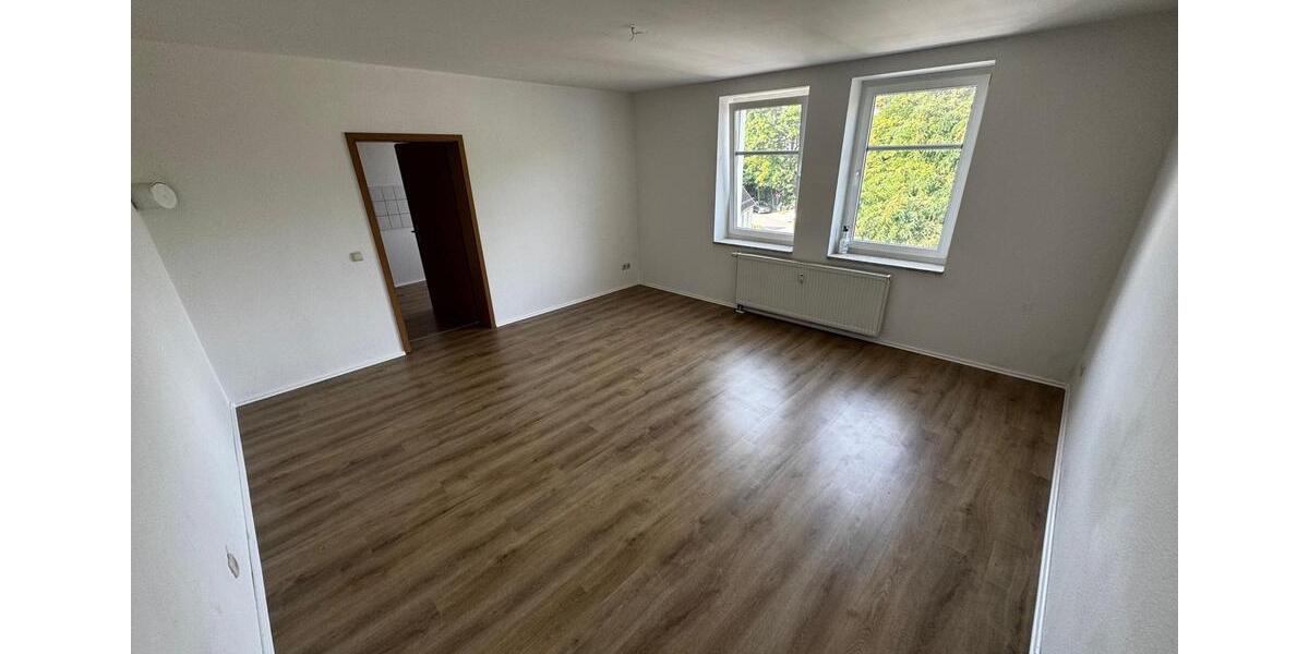 Etagenwohnung Crimmitschau - 4 Zimmer, 100 m&sup2;, 520&euro; | Angebot:24469695