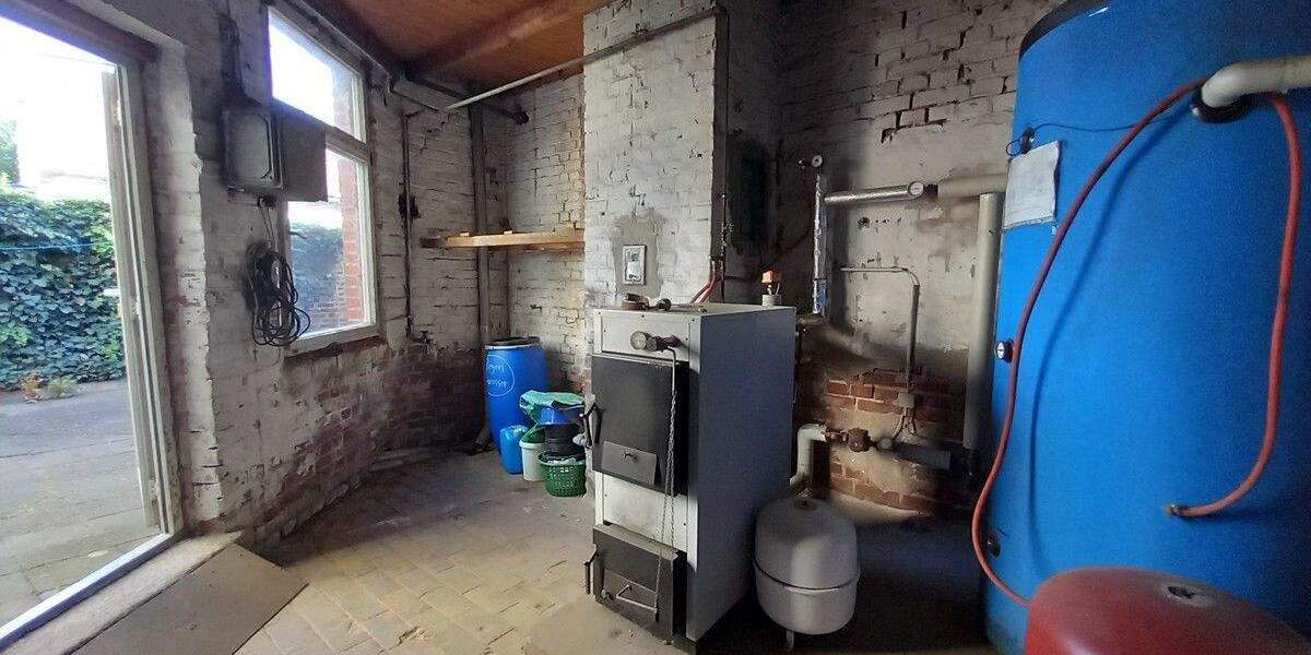 Mehrfamilienhaus, Wohnhaus Crimmitschau - 9 Zimmer, 185 m&sup2;, 69.000&euro; | Angebot:25385481