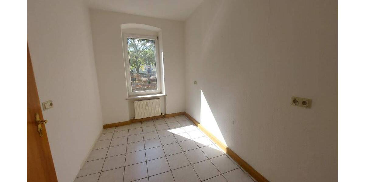 Kleine 2-R-Whg. im Hochparterre in geplegtem MFH, Laminat in de 2 zimmer