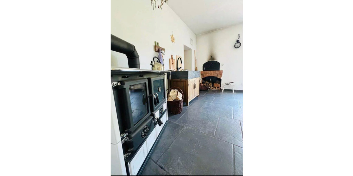 Charaktervoller Vierseithof mit Ausbaureserven, Kamine, FBH 16 zimmer