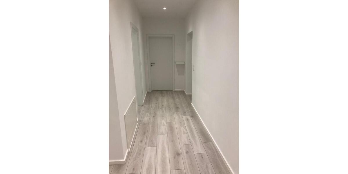 Attraktive 6,5-Zimmer-Wohnung - neu und modern saniert 6.5 zimmer