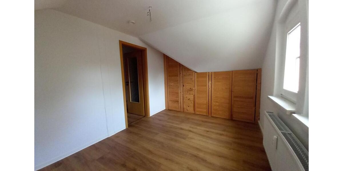 Etagenwohnung Gößnitz - 2 Zimmer, 62 m&sup2;, 345&euro; | Angebot:16998841