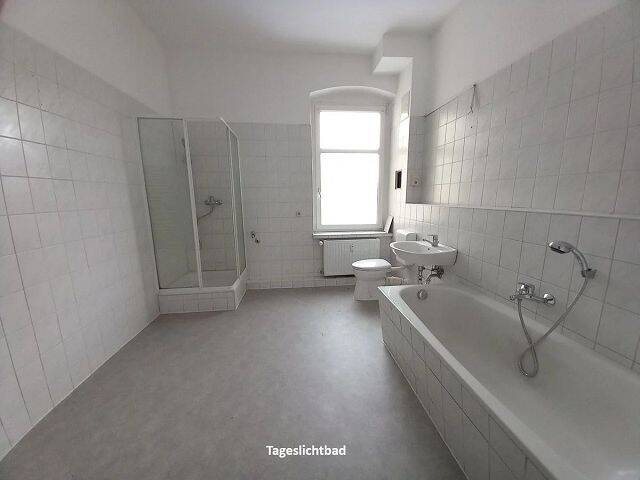 Große freiwerdende günstige 4-Zi ETW in Stadtlage - Etagenwohnung Crimmitschau | Angebot:26662081