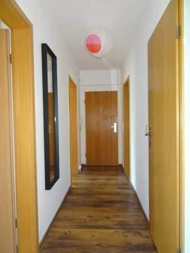 Saniert und möbliert - 3-Zimmer-Eigentumswohnung mit Balkon im Hochparterre in Hohenleuben zu verkaufen 3 zimmer