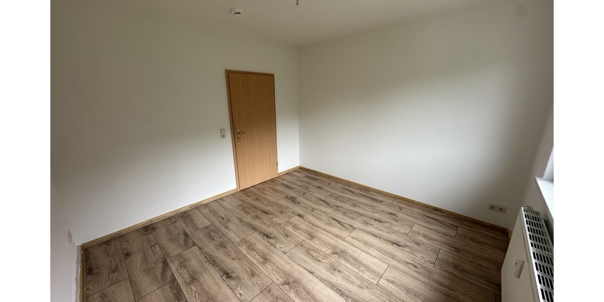 Neuer Fußboden und Wanne + Dusche! 2 Zimmer Wohnung in Langenberg - Etagenwohnung Gera Langenberg | Angebot:27040504
