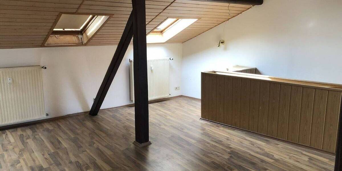 Denkmalgeschütztes Mehrfamilienhaus mit Gewerbeeinheit im Herzen von Weida 7 zimmer