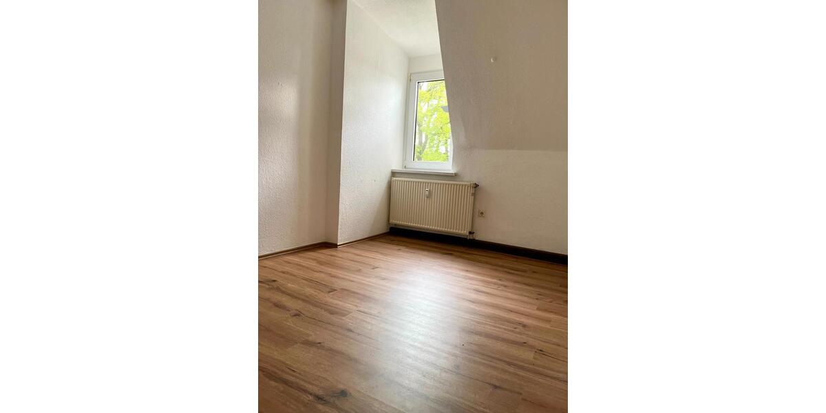 Dachgeschoßwohnung Crimmitschau - 3 Zimmer, 74 m&sup2;, 385&euro; | Angebot:26548284