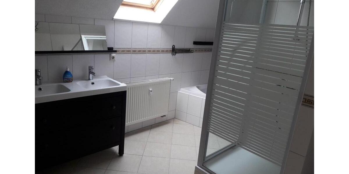 Dachgeschoßwohnung Gera Alt-Bieblach - 3 Zimmer, 100 m&sup2;, 670&euro; | Angebot:25989735