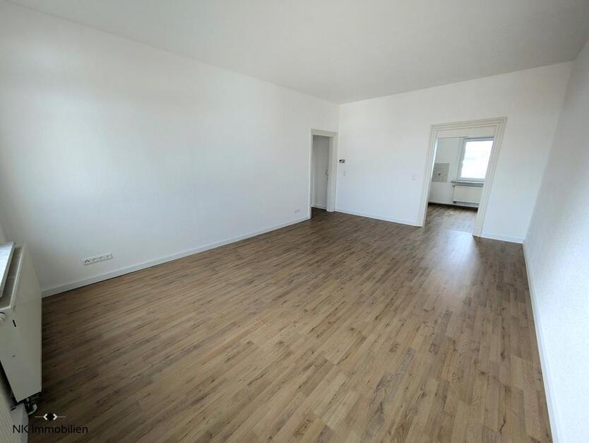 ++ attraktive, renovierte 3-Raum Wohnung in zentraler Lage, direkt am Markt in Meerane ++