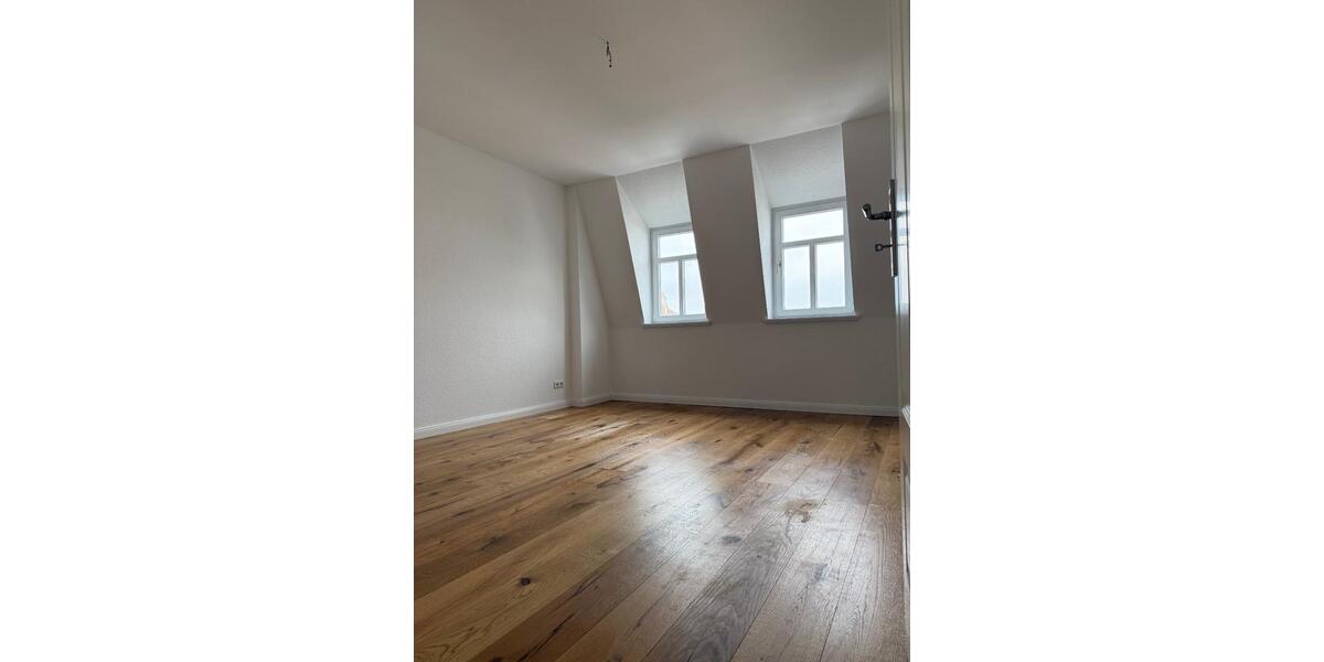 Dachgeschoßwohnung Meerane - 5 Zimmer, 117 m&sup2;, 1.300&euro; | Angebot:26325768