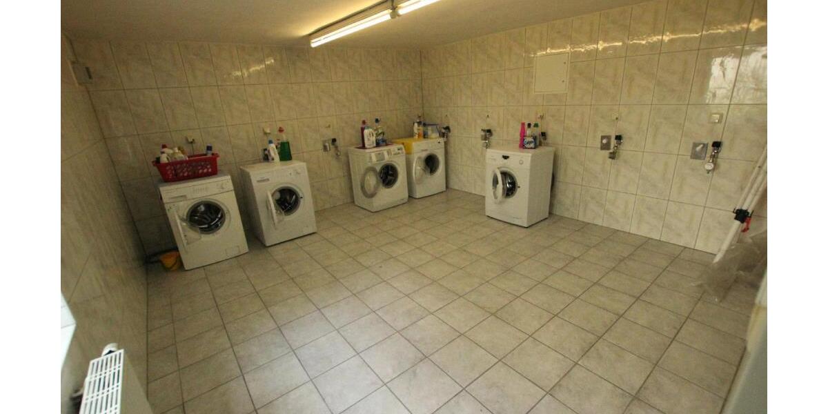 2 Raum DG-Wohnung - Bad mit Fenster, Wanne und Dusche - Dachgeschoßwohnung Gera Alt-Bieblach | Angebot:26233629