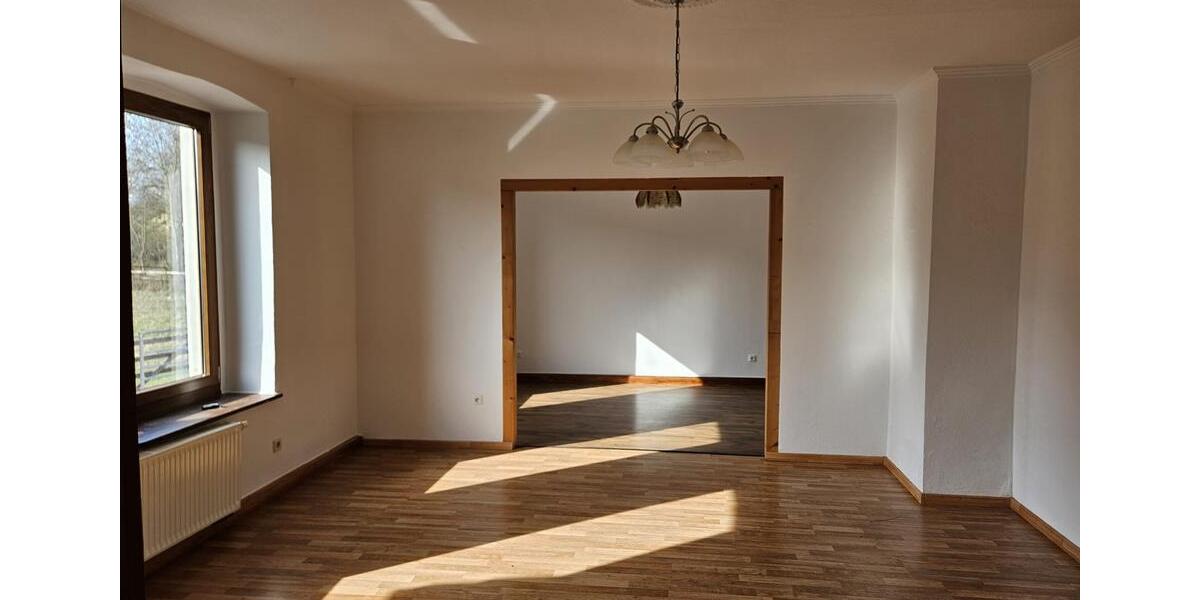 Erdgeschoßwohnung Schkölen - 4 Zimmer, 105 m&sup2;, 578&euro; | Angebot:26644777