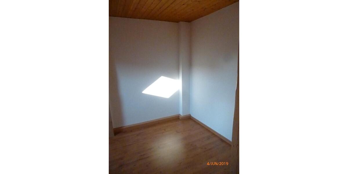 Dachgeschoßwohnung Greiz - 2.5 Zimmer, 60 m&sup2;, 200&euro; | Angebot:26634661