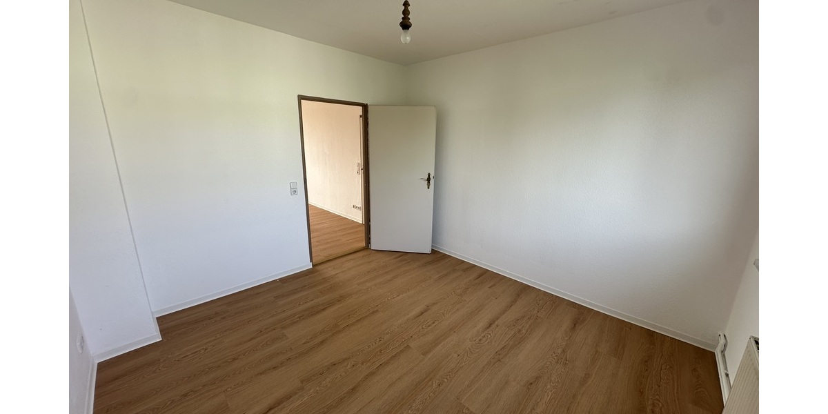 Neuer Fußboden und Balkon! 4 Zimmer Wohnung in Gera Langenberg - Etagenwohnung Gera Langenberg | Angebot:27156280