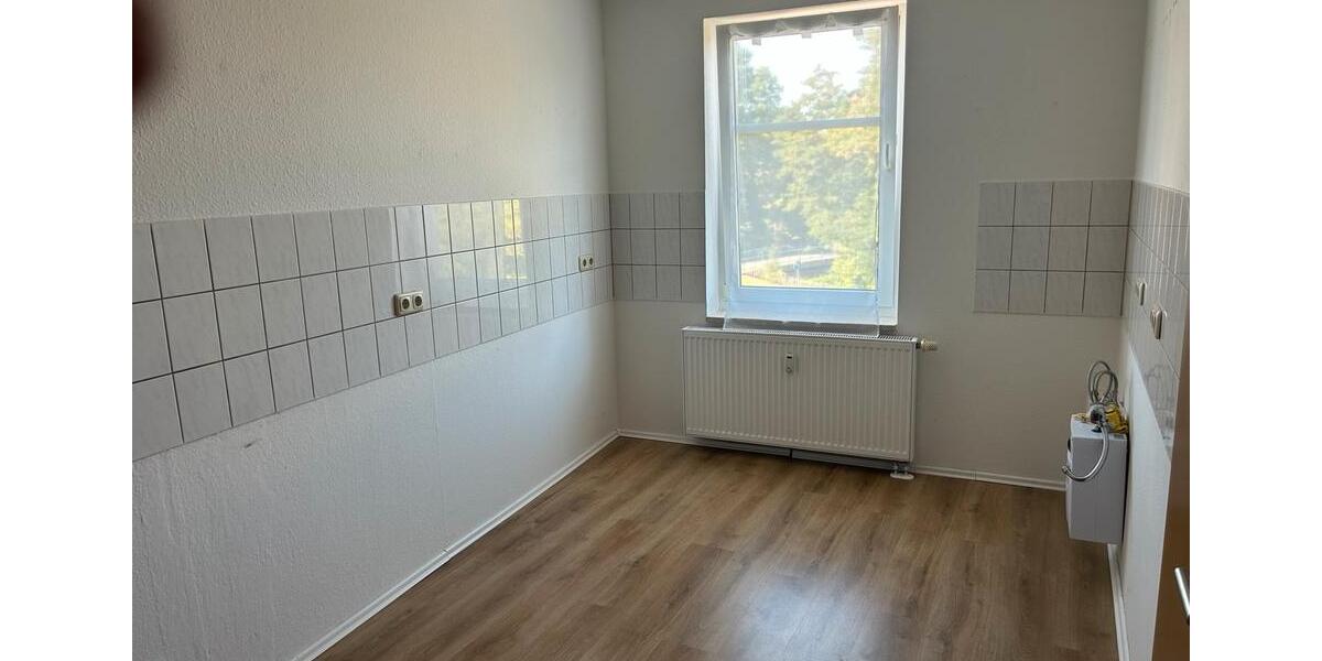 Etagenwohnung Crimmitschau - 4 Zimmer, 100 m&sup2;, 520&euro; | Angebot:24712859
