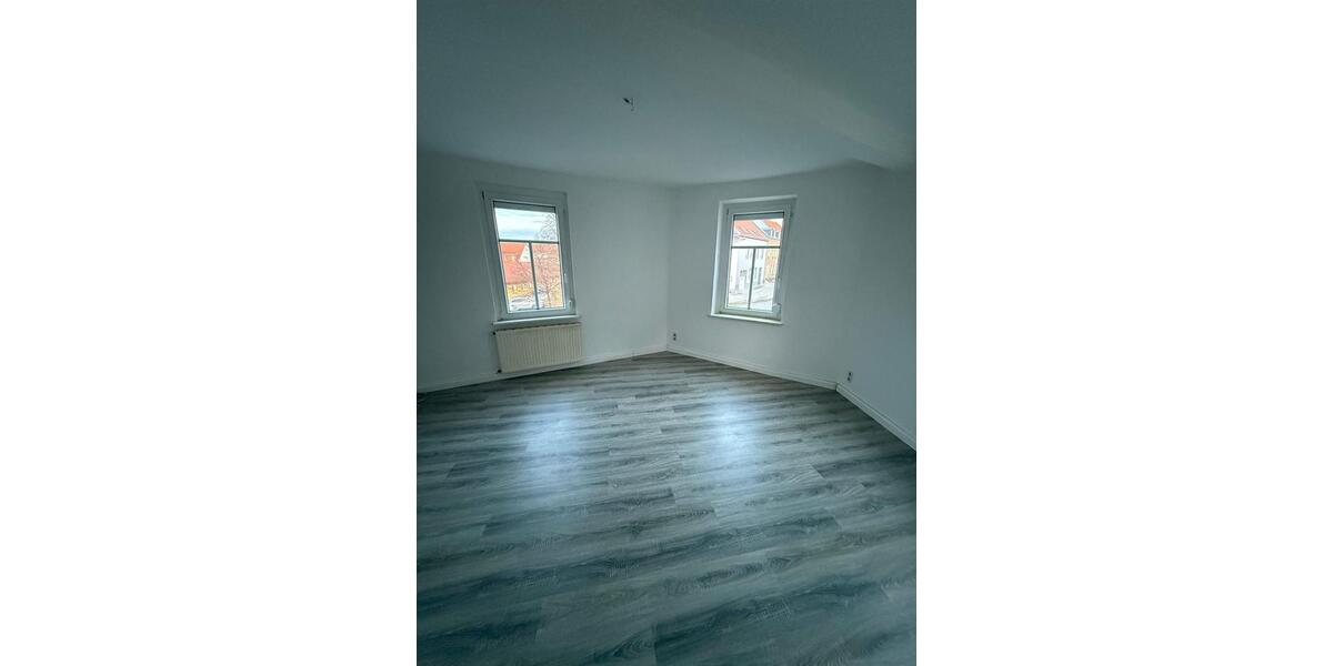 Etagenwohnung Meerane - 4 Zimmer, 85 m&sup2;, 374&euro; | Angebot:25376966