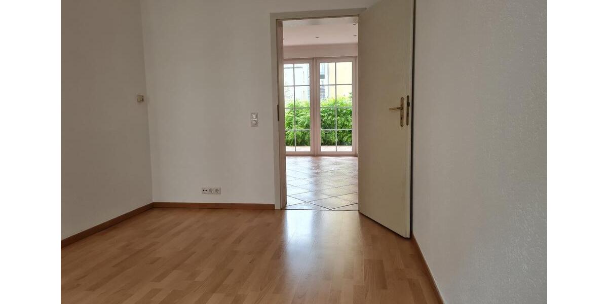Erdgeschoßwohnung Gera - 2 Zimmer, 55 m&sup2;, 450&euro; | Angebot:27722134