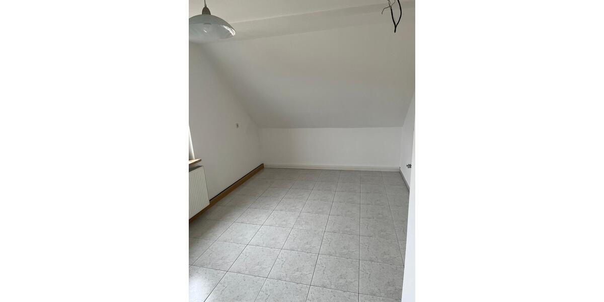 Dachgeschoßwohnung Triptis - 3 Zimmer, 72 m&sup2;, 490&euro; | Angebot:24712626