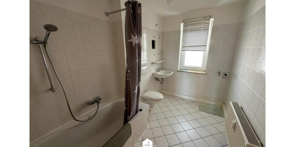 Dachgeschoßwohnung Gera - 3 Zimmer, 81 m&sup2;, 420&euro; | Angebot:26440892