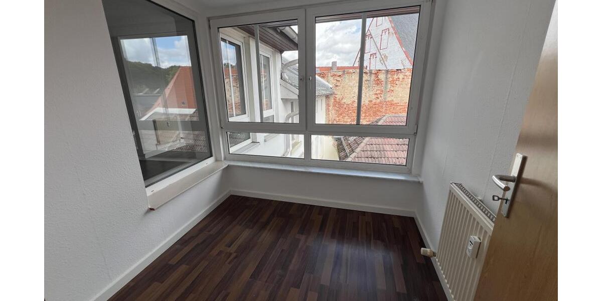 Renovierte 4 Zimmer Wohnung mit neuer Einbauküche im Herzen von Weida! - Dachgeschoßwohnung Weida Liebsdorf | Angebot:26146306