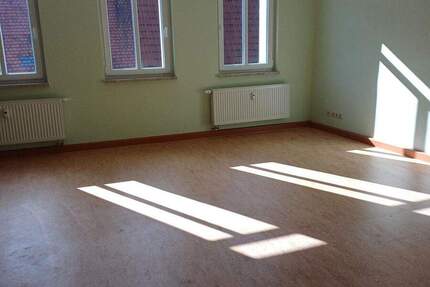 Wohnung Eisenberg - 2 Zimmer, 61 m&sup2;, 400&euro; | Angebot:25877584