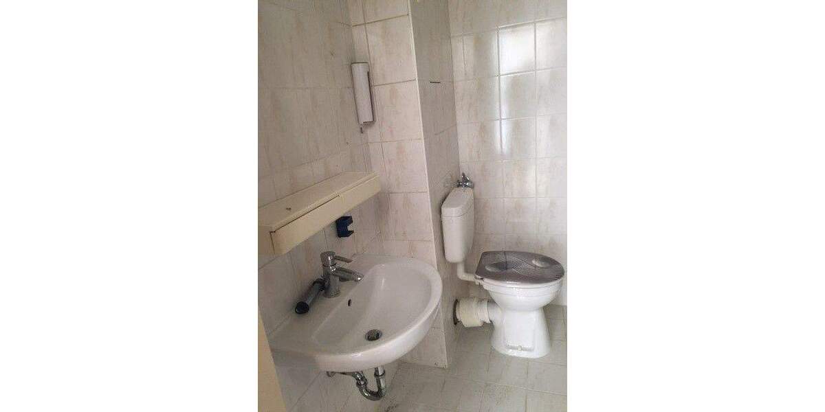 Renovierte 2-Raumwohnung mit Balkon und Einbauküche in Eisenberg 2 zimmer