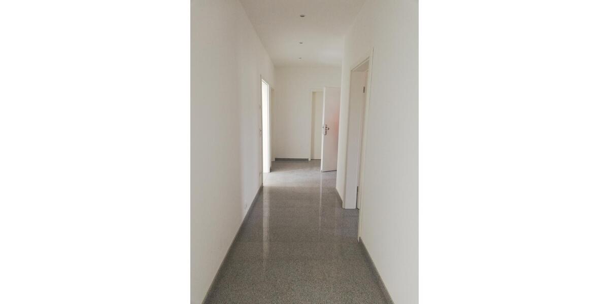 Etagenwohnung Schmölln - 4 Zimmer, 110 m&sup2;, 880&euro; | Angebot:24802003