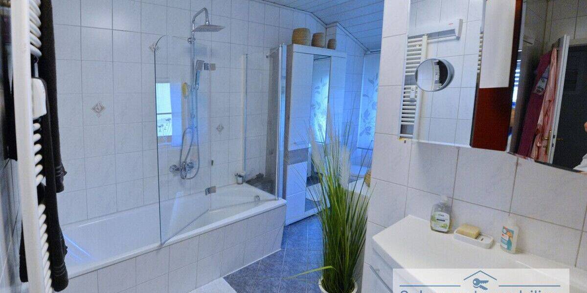 Etagenwohnung Meerane - 3 Zimmer, 84 m&sup2;, 510&euro; | Angebot:26879089