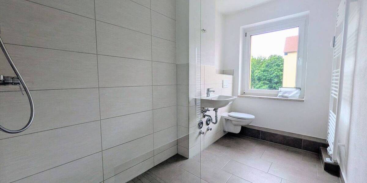 Etagenwohnung Gera Bieblach - 4 Zimmer, 109 m&sup2;, 860&euro; | Angebot:26858988
