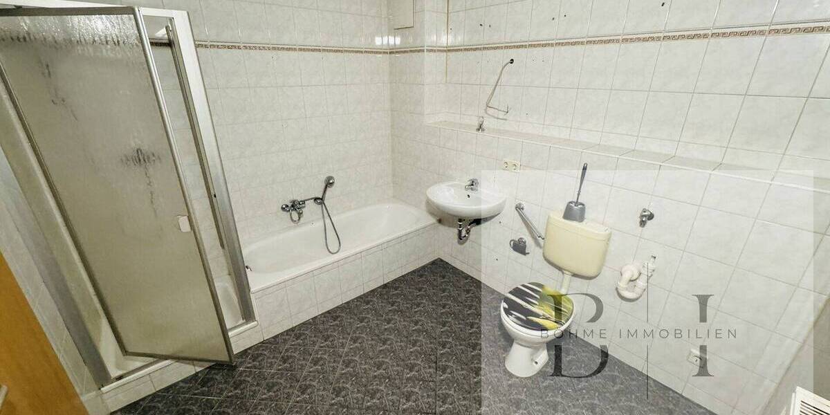 Etagenwohnung Gera Ostviertel - 3 Zimmer, 104 m&sup2;, 89.000&euro; | Angebot:26202172