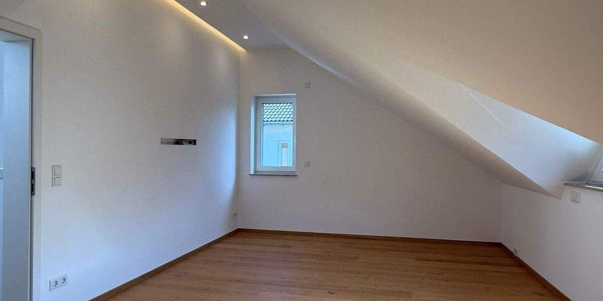 Etagenwohnung Bad Köstritz - 3 Zimmer, 130 m&sup2;, 1.700&euro; | Angebot:25662303