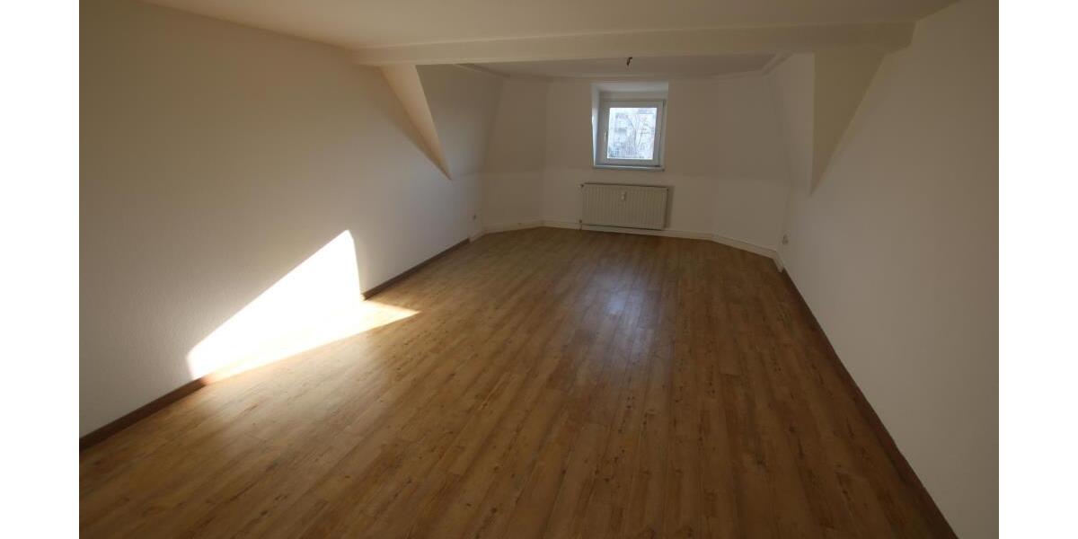 Blick über die Stadt! Gemütliche 3 Raum DG Wohnung mit großem Mietergarten. - Dachgeschoßwohnung Gera Ostviertel | Angebot:26233954