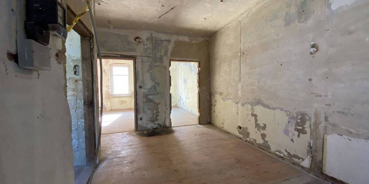 Sanierungsbedürftiges Mehrfamilienhaus mit 2-3 Wohneinheiten 1 zimmer