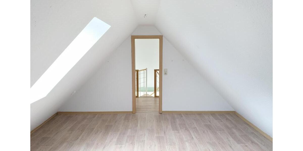 Dachgeschoßwohnung Elsteraue - 3.5 Zimmer, 85 m&sup2;, 470&euro; | Angebot:26233704