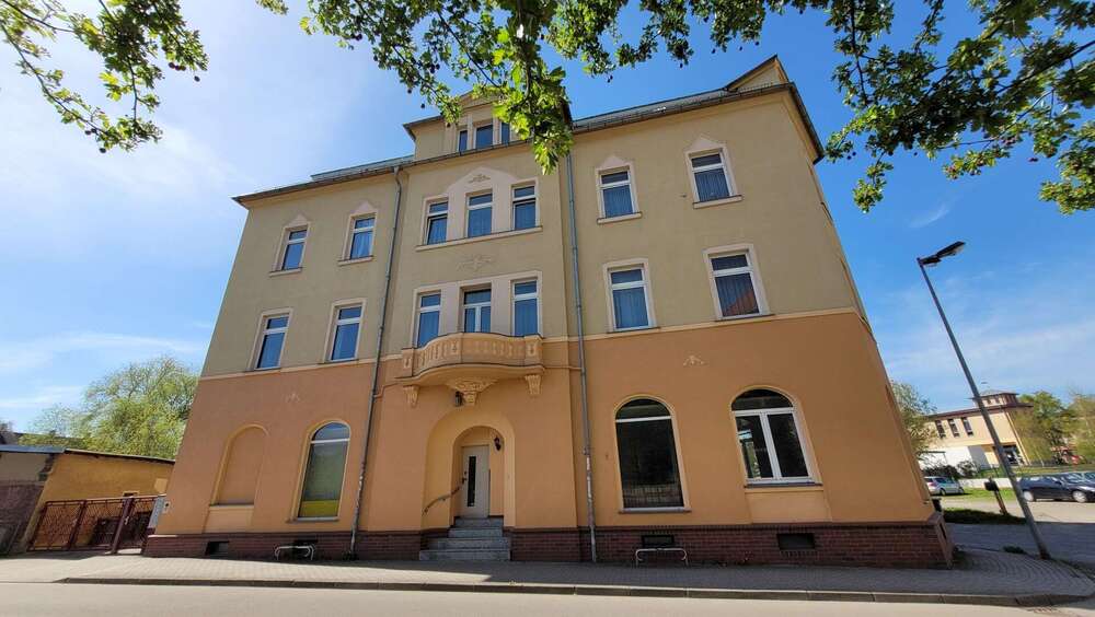 Einfamilienhaus Crimmitschau - 14 Zimmer, 360 m&sup2;, 219.000&euro; | Angebot:26815143