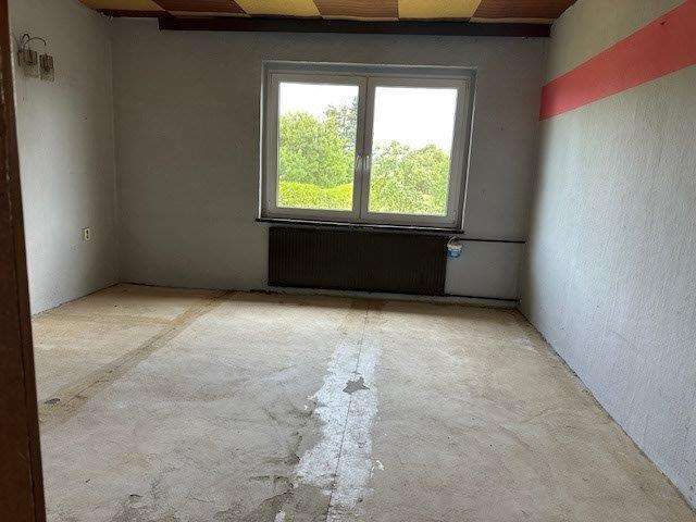 Wohnen auf einer Ebene - Großer sanierungbedürftiger Bungalow mit viel Potenzial - Einfamilienhaus Triptis | Angebot:24542218