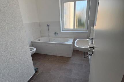 Wohnung Gera - 4 Zimmer, 135 m&sup2;, 1.000&euro; | Angebot:27638183