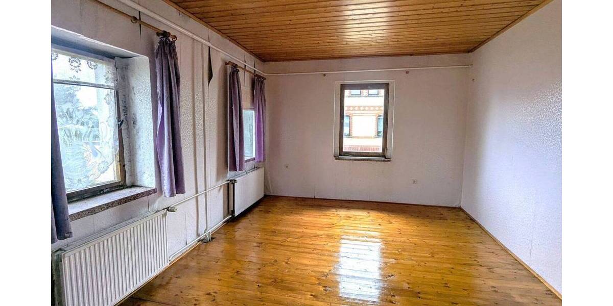 Mehrfamilienhaus, Wohnhaus Hermsdorf - 6 Zimmer, 155 m&sup2;, 79.000&euro; | Angebot:25703141