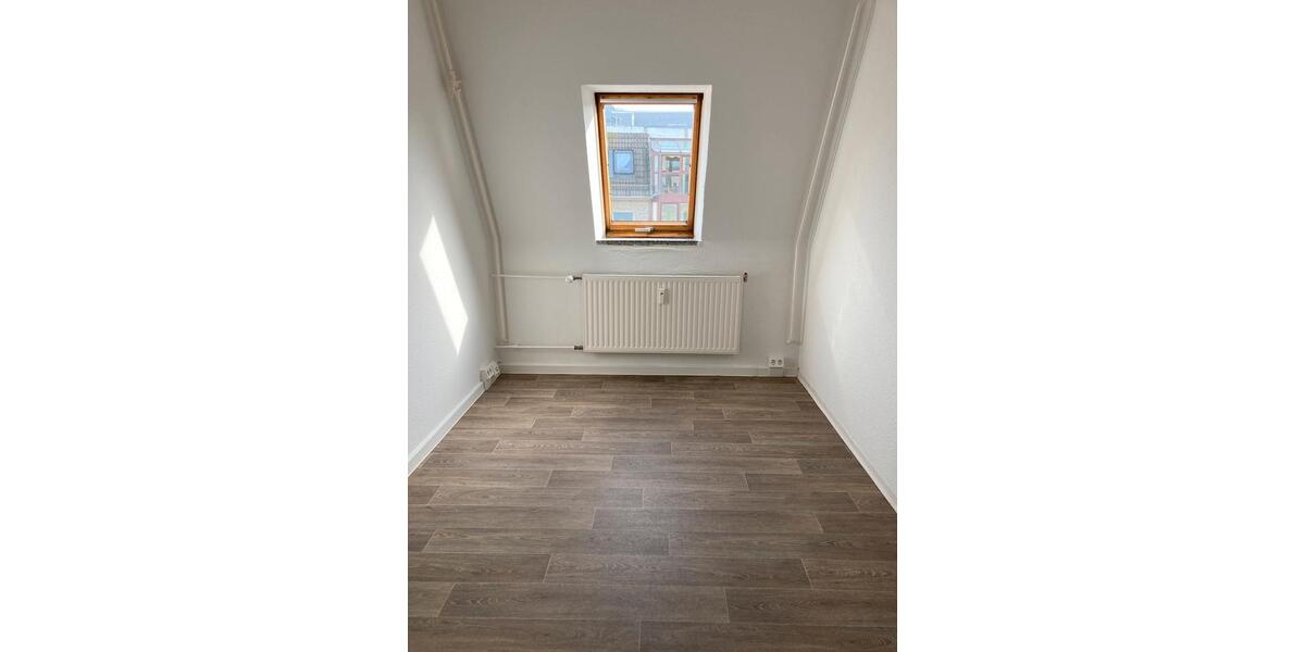 Dachgeschoßwohnung Gera - 3 Zimmer, 64 m&sup2;, 365&euro; | Angebot:25417613