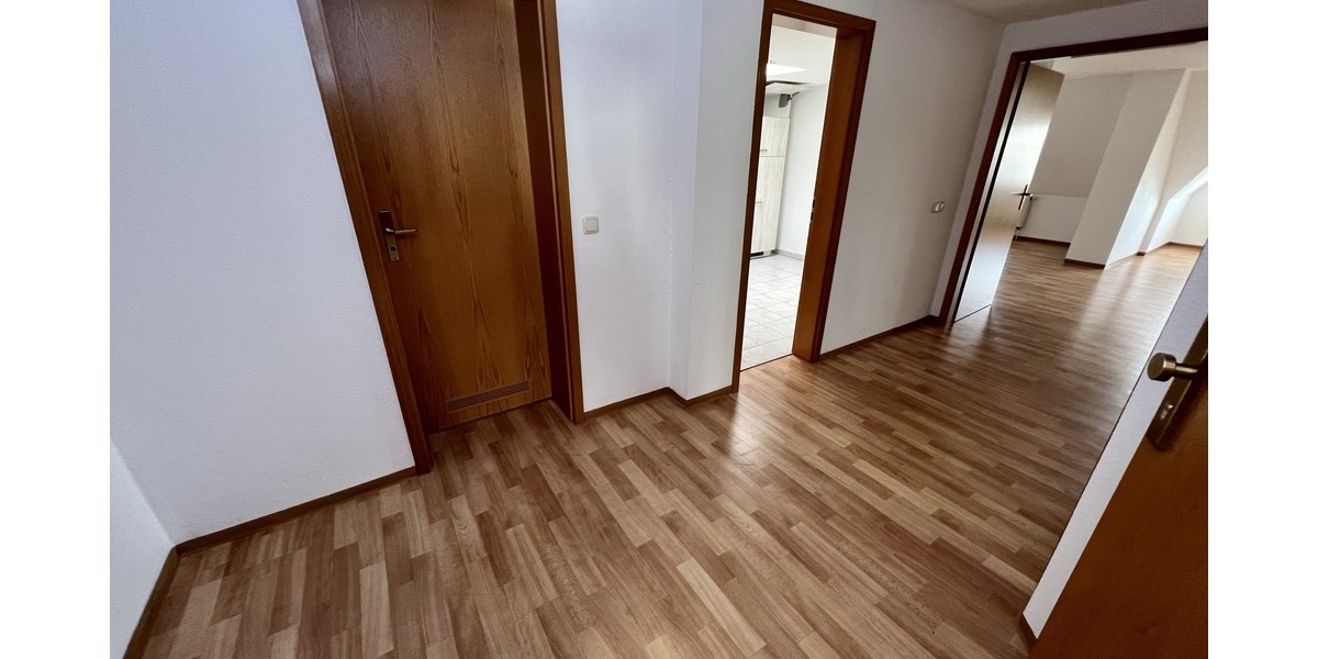 Renditeobjekt: zentrumsnahe 3-Raum-ET-Wohnung mit Stellplatz - Dachgeschoßwohnung Gera Ostviertel | Angebot:26464090