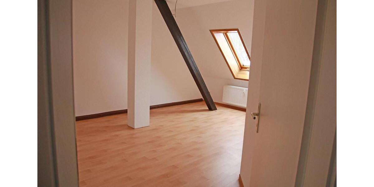 Dachgeschoßwohnung Zeitz - 2 Zimmer, 63 m&sup2;, 275&euro; | Angebot:25832961