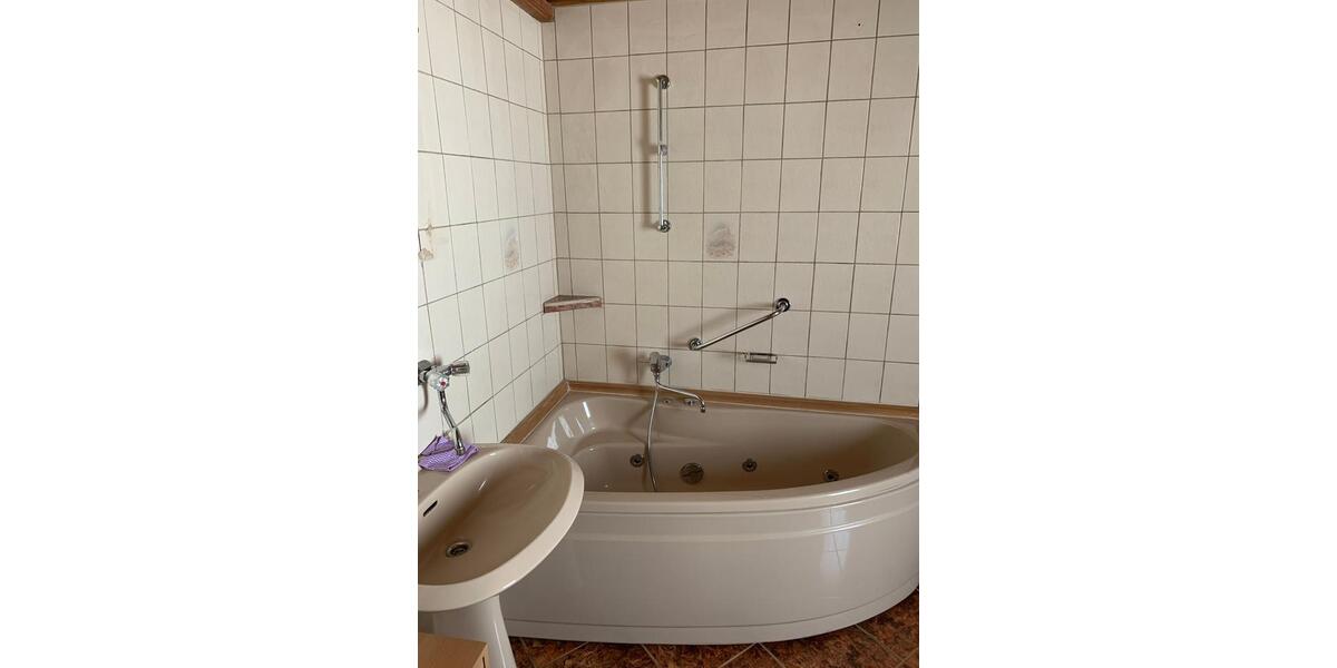 Reihenhaus Werdau - 9 Zimmer, 180 m&sup2;, 87.000&euro; | Angebot:25900449