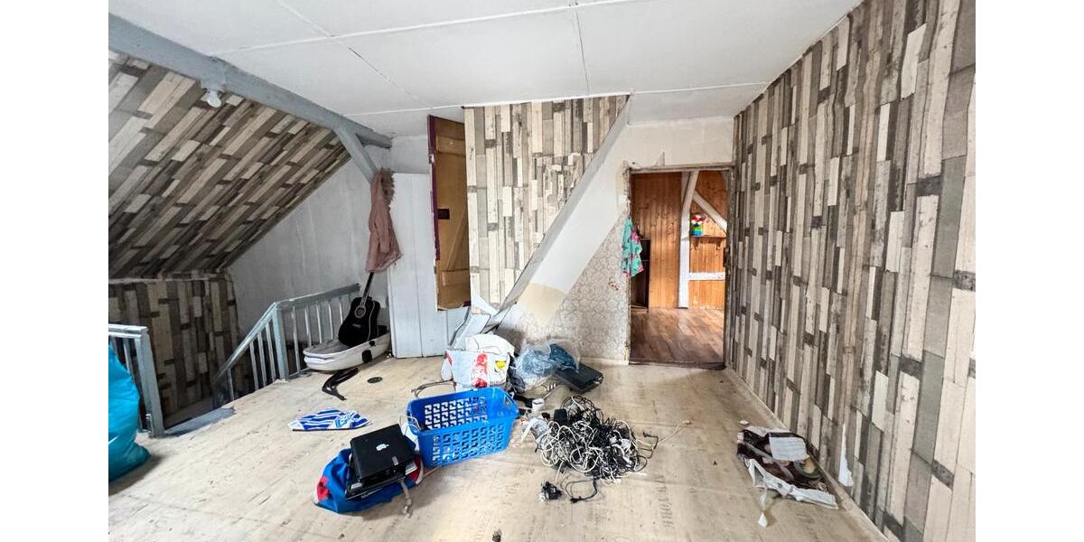 ZWEI HÄUSER, SCHUPPEN UND GARAGE 8 zimmer