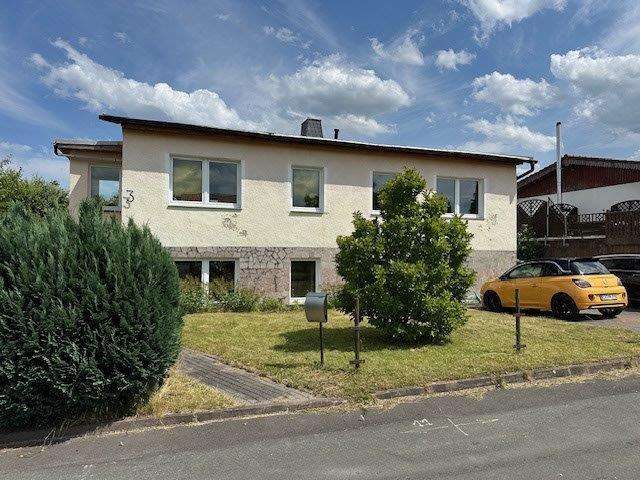 Wohnen auf einer Ebene - Großer sanierungbedürftiger Bungalow mit viel Potenzial - Einfamilienhaus Triptis | Angebot:24542218