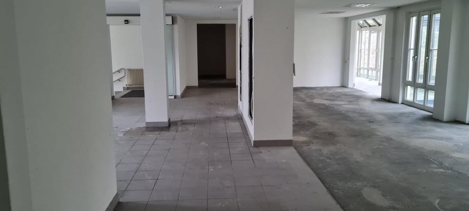 Vielseitige Gewerbefläche in zentraler Lage – Ideal für Büro, Einzelhandel oder Dienstleistungsunternehmen zimmer