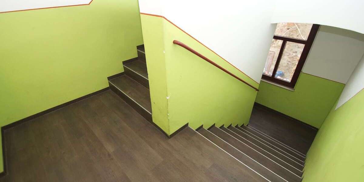 2-Zimmer-Wohnung mit BALKON, große Küche, Badewanne - frisch renoviert 2 zimmer