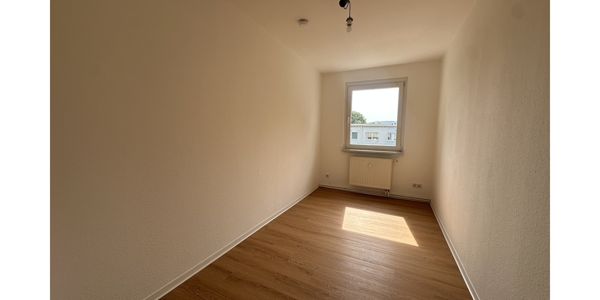 Neuer Fußboden und Balkon! 4 Zimmer Wohnung in Gera Langenberg - Etagenwohnung Gera Langenberg | Angebot:27156280