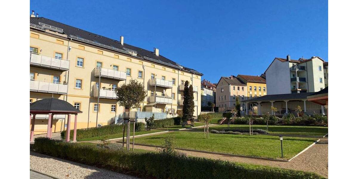 *** Schicke Stadtwohnung DG | Balkon | Kamin | Stellplatz | Einbauküche *** 2 zimmer