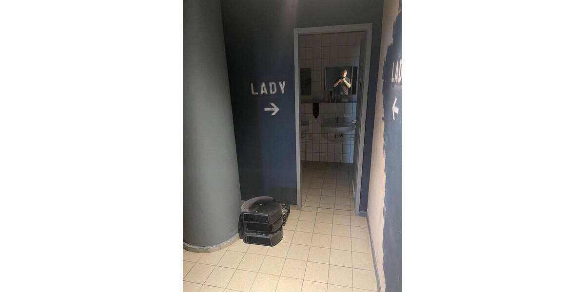 ehemalige Event-Location im Fachmarktzentrum am Floßgraben ca. 229 m² zimmer